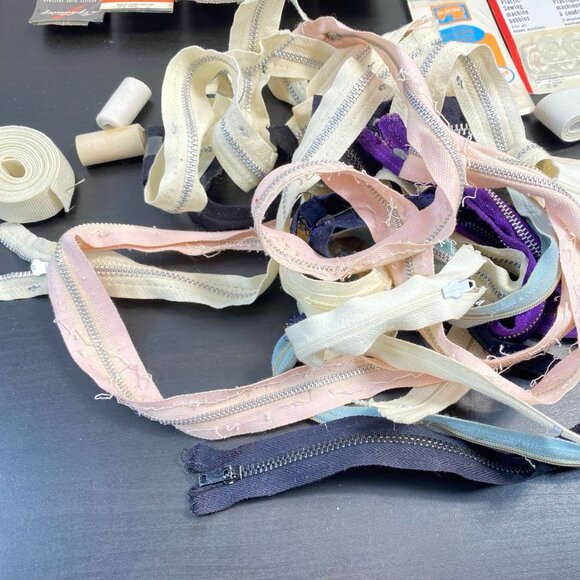 Sewing Tools, Set of 1, Sewing Notions, Zipper, Colorful, Buttons, Washable Pen - Picture 4 of 10